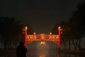 夜航书店封面：暖黄灯光下的木质书架与柜台